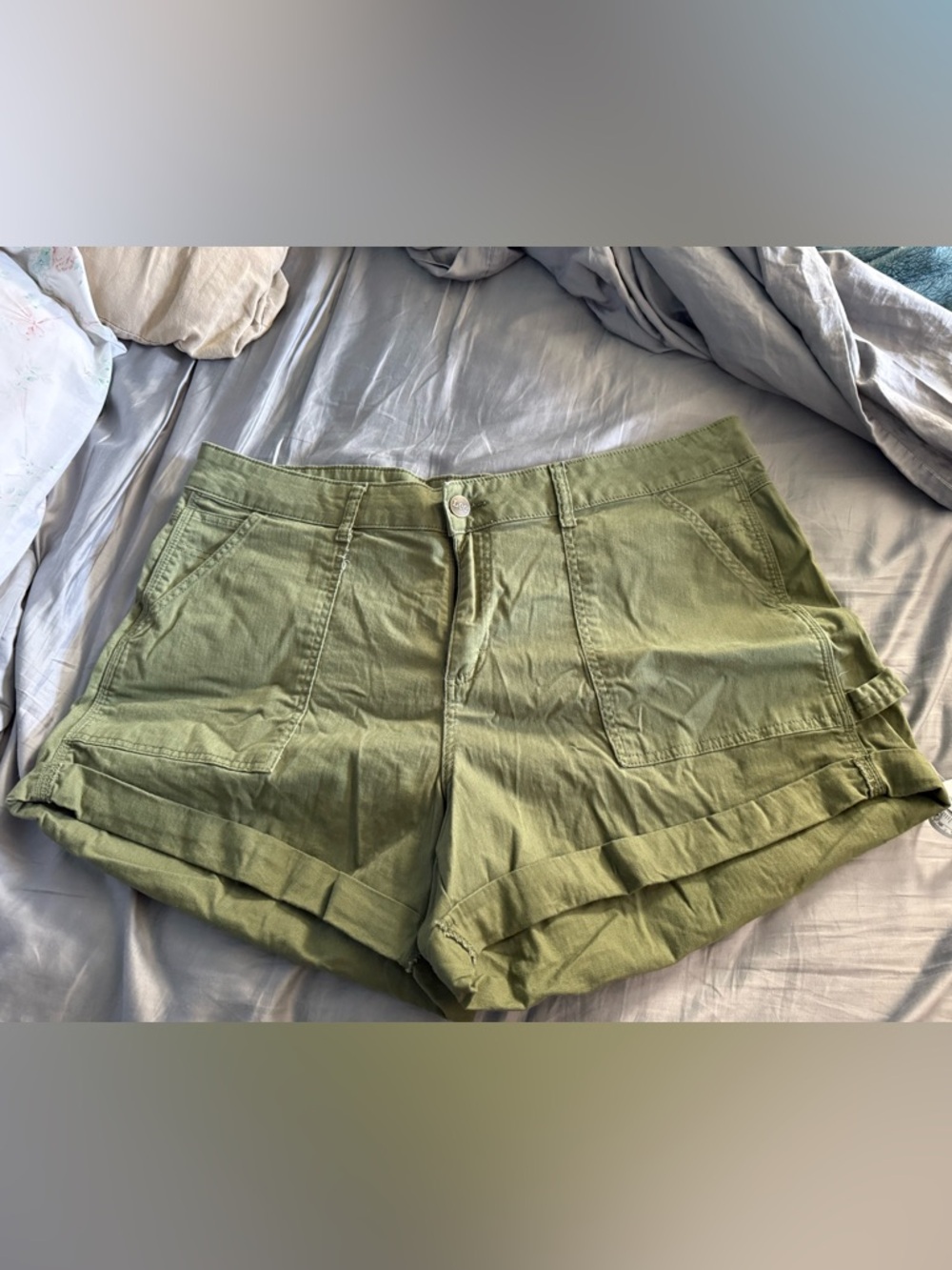 Lee High-Waist Olive Green Roll-Cuff Shorts